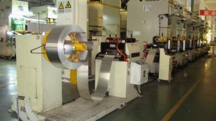 供應(yīng)多臺沖床連線沖壓機械手，提升自動化生產(chǎn)效率